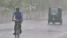 দেশের ৮ অঞ্চলে ঝোড়ো হাওয়ার শঙ্কা, নদীবন্দরে সতর্কসংকেত
