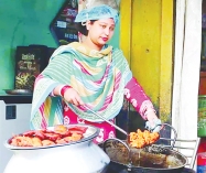 রান্নাঘর থেকে সাফল্যের জয়যাত্রা অনুজার
