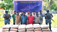 মায়ানমারে পাচারকালে সিমেন্টসহ ৯ পাচারকারিকে আটক