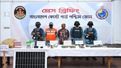 কোস্ট গার্ডের অভিযানে অস্ত্র-গোলাবারুদসহ ডাকাত বাহিনীর সদস্য আটক