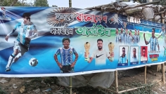 রঙিন পতাকার ক্যানভাসে ফুটবল প্রেমীদের নান্দনিক প্রকাশ