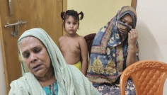 বেনাপোলে ছেলের বিরুদ্ধে মা-বোনকে বাড়িছাড়া করার অভিযোগ