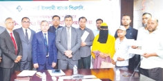 জটিল রোগে আক্রান্তদের চিকিৎসায় পাশে দাঁড়াল স্ট্যান্ডার্ড ইসলামী ব্যাংক