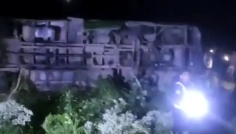 সিরাজগঞ্জে নিয়ন্ত্রণ হারিয়ে যাত্রীবাহী বাস খাদে, আহত ১০