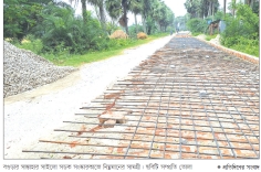 সান্তাহারে সাইলো সড়ক সংস্কারে অনিয়ম, জনমনে অসন্তোষ     