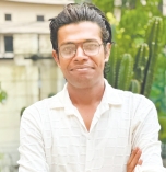 মৌলিক ১০ গান নিয়ে আসছেন আতিক   