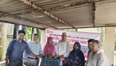 পঞ্চগড়ে হাঁস-মুরগির বাচ্চা ও মাছের পোনা বিতরণ