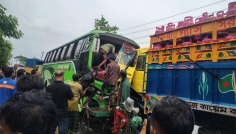 মোংলায় বাস-ট্রাকের মুখোমুখি সংঘর্ষে আহত ৮
