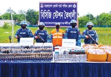 শ্যামনগরে ৩৩ লাখ টাকা মূল্যের ফেন্সিডিলসহ ভারতীয় ওষুধ জব্দ   