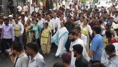 কলকাতায় হকার উচ্ছেদের প্রতিবাদে পদযাত্রায় মমতা
