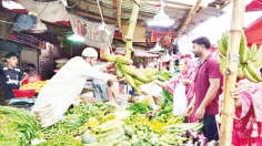 সবজি ও মুরগির দামে স্বস্তি বেড়েছে মাছের দাম