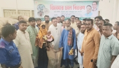 ঝিনাইগাতীতে বন্যায় ক্ষতিগ্রস্ত ৮০০ পরিবার পেল ২০ মেট্রিক টন জিআর চাল