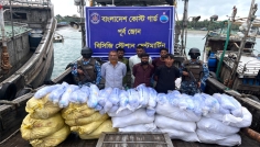 সেন্টমার্টিনের পশ্চিম সমুদ্র এলাকায় অবৈধ কারেন্ট জালসহ ৬ চোরাচালানকারী আটক