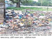 বিদ্যালয়ের পাশে আবর্জনার স্তূপ ভোগান্তিতে শিক্ষার্থীরা     
