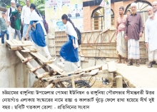 সড়ক খুঁড়ে ঠিকাদার উধাও অবরুদ্ধ ৫ হাজার মানুষ   