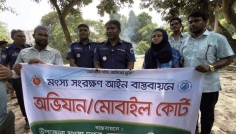 শাহজাদপুরে অবৈধ চায়না দুয়ারি জাল পুড়িয়ে ধ্বংস
