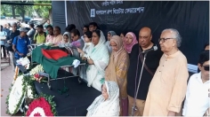 শ্রদ্ধা ও ভালোবাসায় বরেণ্য শিল্পী মুস্তাফা মনোয়ারকে শেষ বিদায়