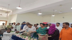 তাড়াশে ক্ষুদ্র ও প্রান্তিক কৃষকদের মাঝে কৃষি প্রণোদনা বিতরণ