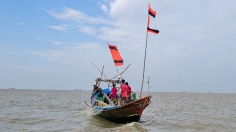 ভরা মৌসুমেও দেখা মিলছে না কাঙ্ক্ষিত ইলিশের