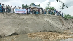 ব্রহ্মপুত্রের গ্রাসে ইসলামপুর, বাঁধের দাবি বিপন্ন পরিবারগুলোর