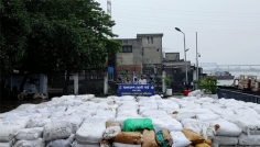 নারায়ণগঞ্জে নিষিদ্ধ পলিথিন জব্দ