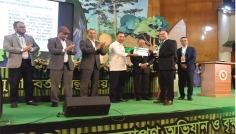 জাতীয় পরিবেশ পদক গ্রহণ করলেন ঢাবির প্রো-ভাইস চ্যান্সেলর 