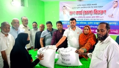 হাটহাজারীতে বন্যাদুর্গতদের মাঝে ৩ হাজার ৫ শ কেজি চাল বিতরণ