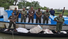 কয়রায় বিষযুক্ত চিংড়ি মাছসহ নৌকা জব্দ