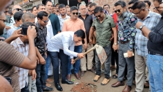 ‘মৃত’ ঘোষণা করে জানাজা পড়ানো সেই সড়কের সংস্কারকাজ শুরু