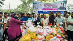 হাটহাজারীতে বন্যার্তদের পাশে ব্যারিস্টার সাকিলা ফারজানা এমপি