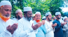 খুলনায় শহীদ সাকিব রায়হানের কবর জিয়ারত