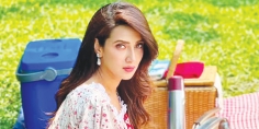 রিসোর্টের বিজ্ঞাপনে বিদ্যা সিনহা মিম