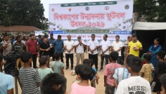 কালশী বস্তিতে সুবিধাবঞ্চিত শিশুদের নিয়ে আনসারের ‘ফুটবল উৎসব’