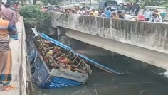 শিবালয়ে যাত্রীবাহী বাস নিয়ন্ত্রণ হারিয়ে খাদে, নিহত ১