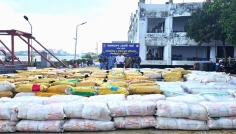 নারায়ণগঞ্জে নিষিদ্ধ পলিথিন জব্দ