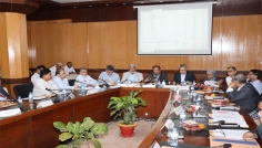বিএমইউতে আন্তর্জাতিক মানের ৩৮ ফলাফলভিত্তিক পাঠ্যক্রম উপাচার্যের কাছে হস্তান্তর
