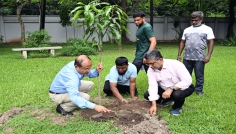 ঢাবি উপাচার্যের বাসভবন প্রাঙ্গণে শতাধিক বৃক্ষ রোপণ