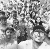 শেষবার বন্ধুর কাঁধে মাথা, ফাঁকা হচ্ছে টেক্সটাইলের আঙিনা    
