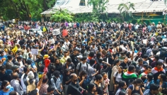 ভারতে বিক্ষোভ দমনে বাড়ি বাড়ি গিয়ে পুলিশের তল্লাশি