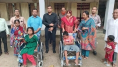 তারাগঞ্জে বিশেষ চাহিদাসম্পন্ন ৩ শিক্ষার্থীর মাঝে হুইলচেয়ার ও শ্রবণযন্ত্র বিতরণ