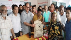 ধুনটে দুর্যোগে ক্ষতিগ্রস্ত পরিবারের মাঝে ত্রান সামগ্রী বিতরণ