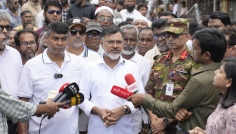 সড়ক ও ড্রেনেজ সমস্যা নিরসনে ডিএনসিসি প্রশাসকের মাঠ পরিদর্শন