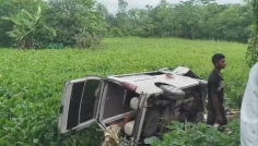 ঝালকাঠিতে রোগী নিয়ে এম্বুলেন্স ছিটকে পড়লো খাদে, চালক সহ আহত ৬