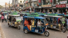 ঢাকার ‘গলার কাঁটা’ অটোরিকশা এবার সরছে