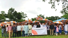 উপজেলা প্রশাসনের উদ্যোগ শিক্ষার্থীদের মাঝে ছাতা ও গাছের চারা বিতরণ